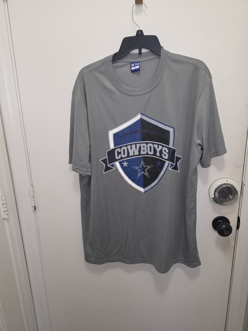 Cowboys Shield Graphic Short-Sleeve Tee - Gray Size XL